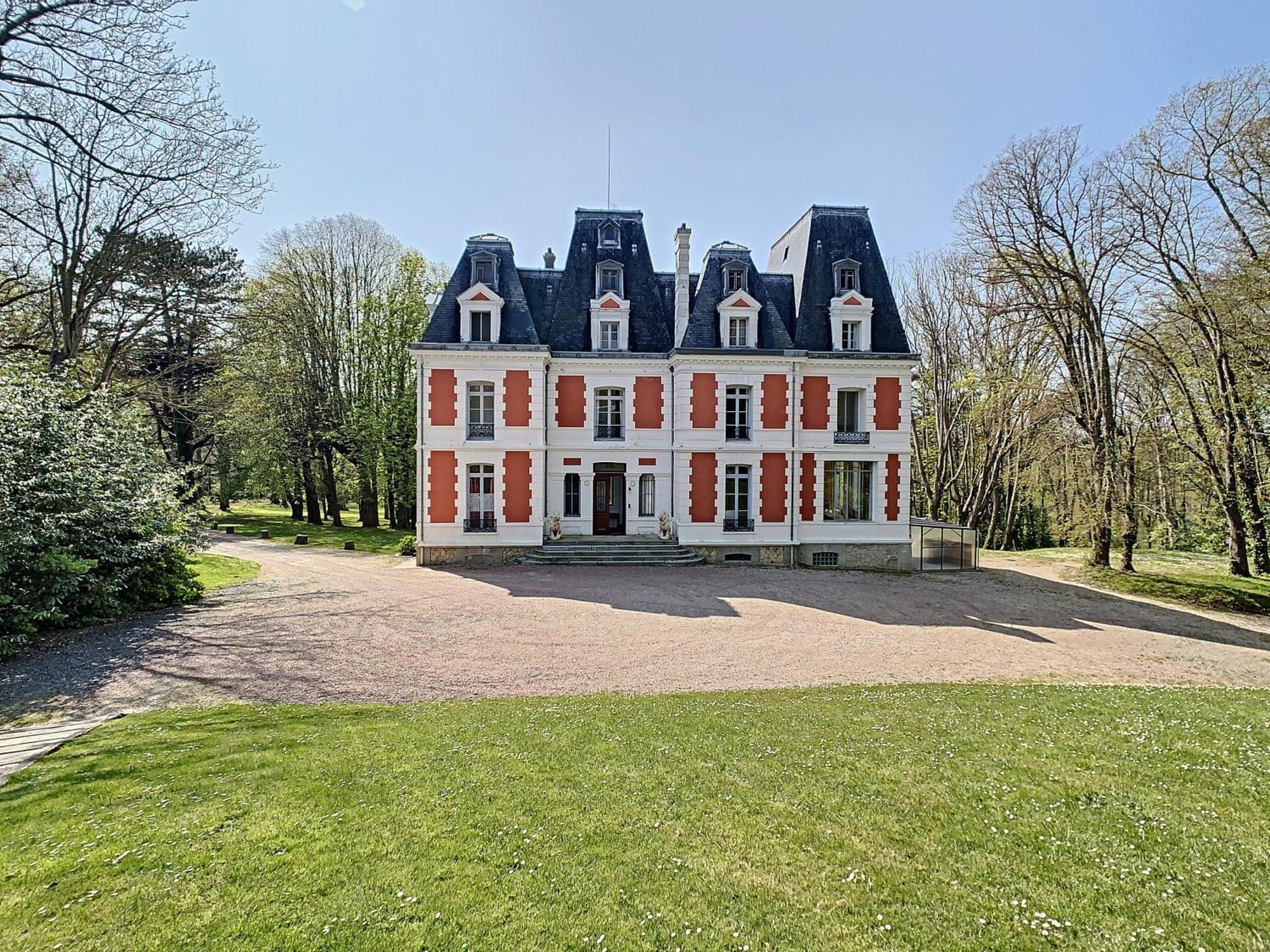 Chateau Des Fougeres Sur *